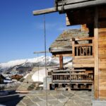 chalet vue de profil avec un toit d'ardoise