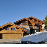 Chalet avec extension et d'un garage.