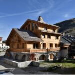 chalet atypique avec arche et plusieurs hauteurs