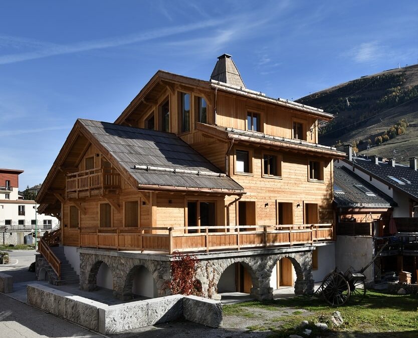 chalet atypique avec arche et plusieurs hauteurs